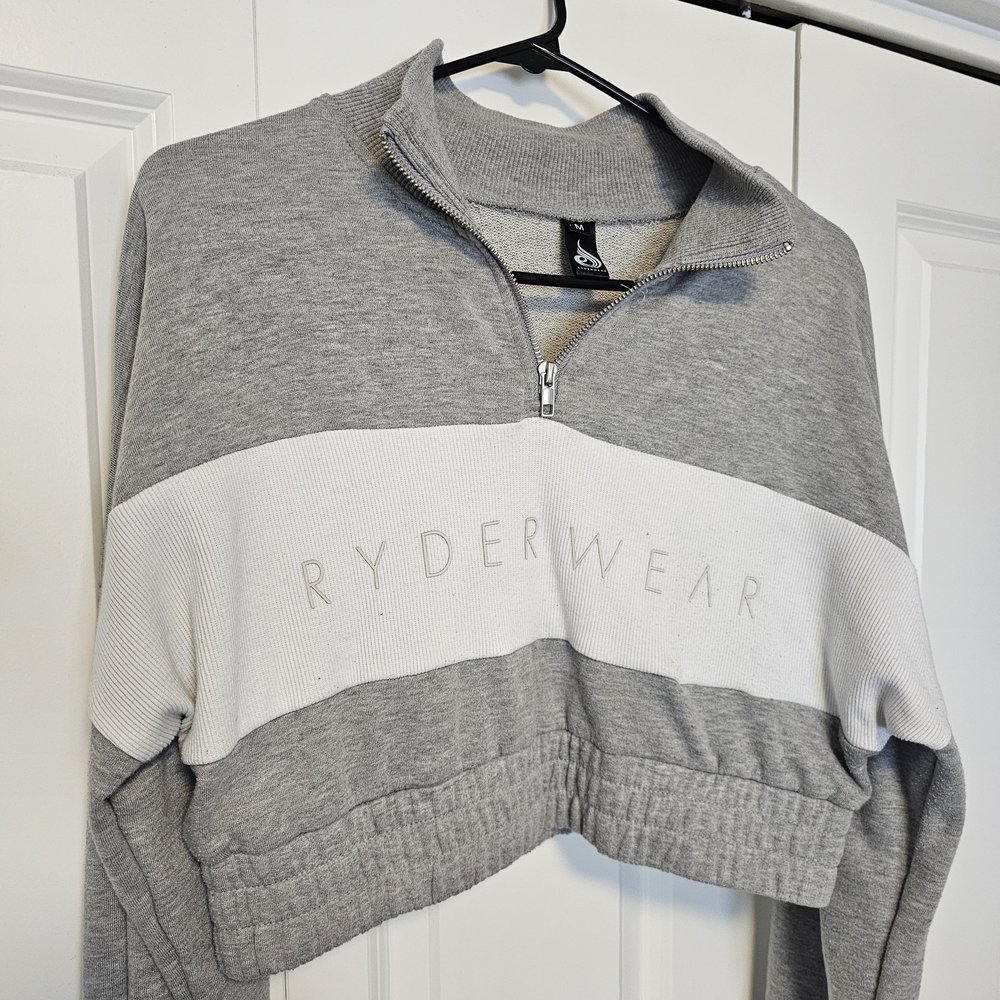 Ryderwear Women's Grey and White Half-Zip Cropped Sweatshirt, Medium